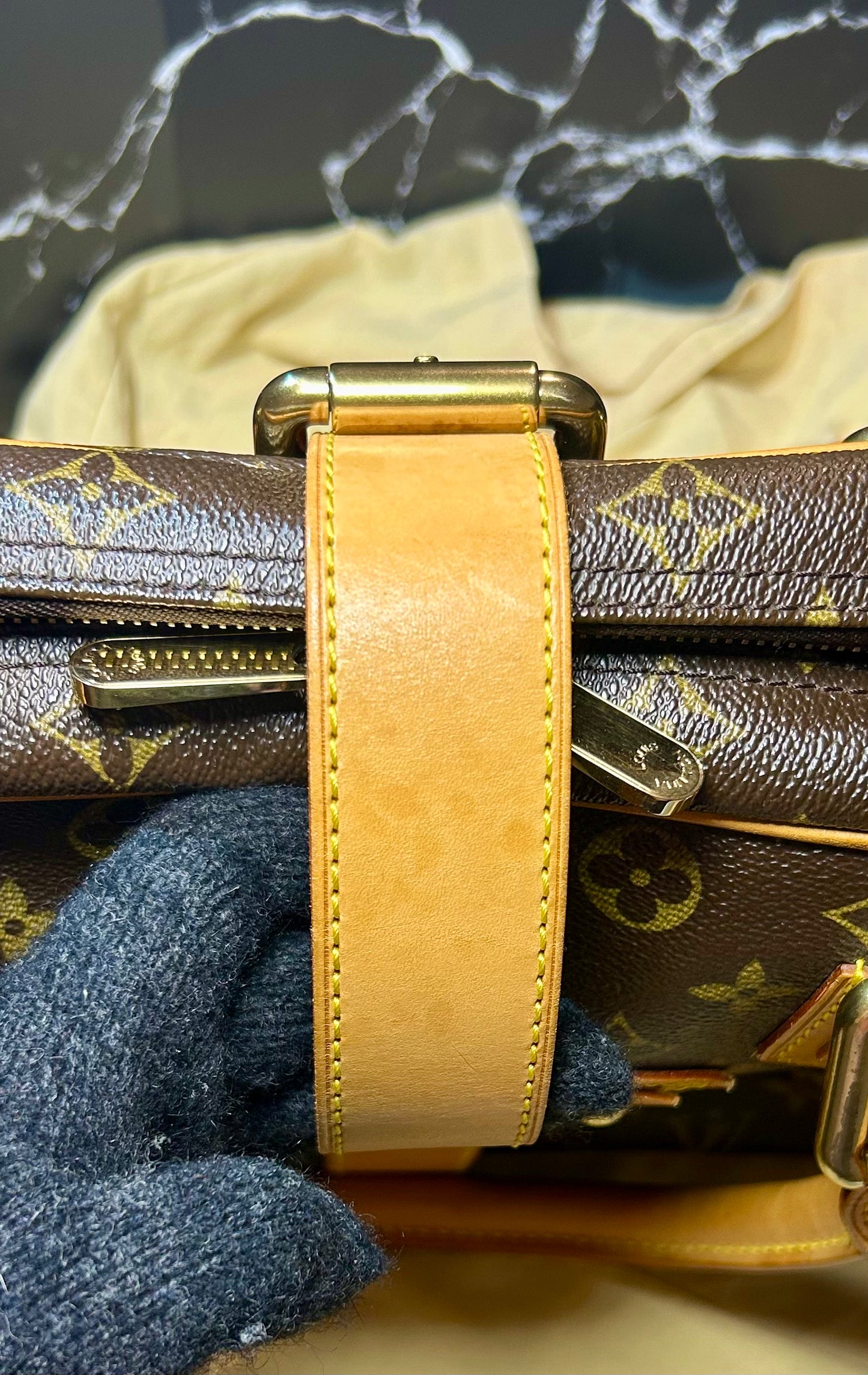Louis Vuitton Manhattan GM Monogram Canvas Handbag