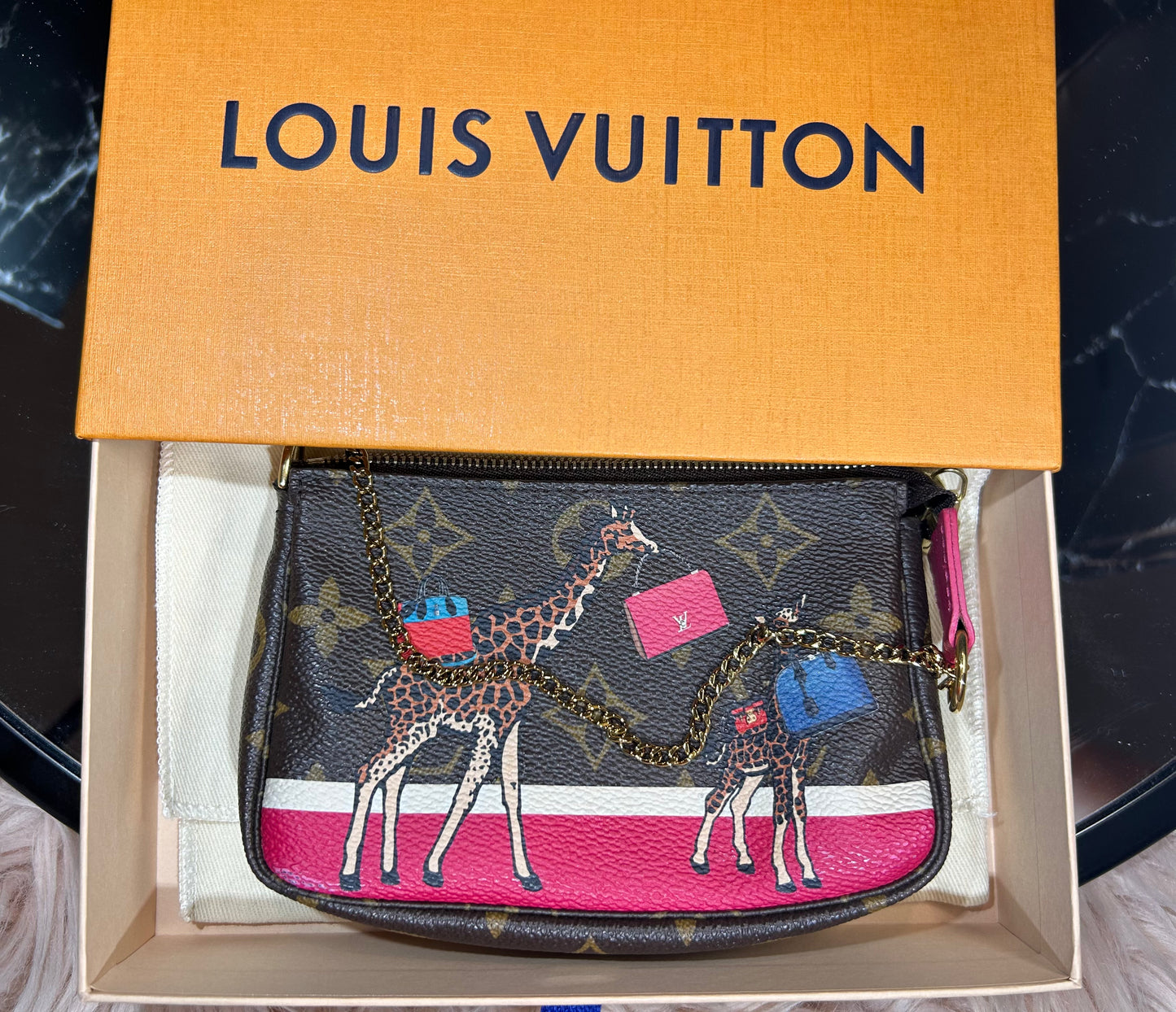 Louis Vuitton Mini Pochette Accessoires – Christmas Edition (Giraffes Print)