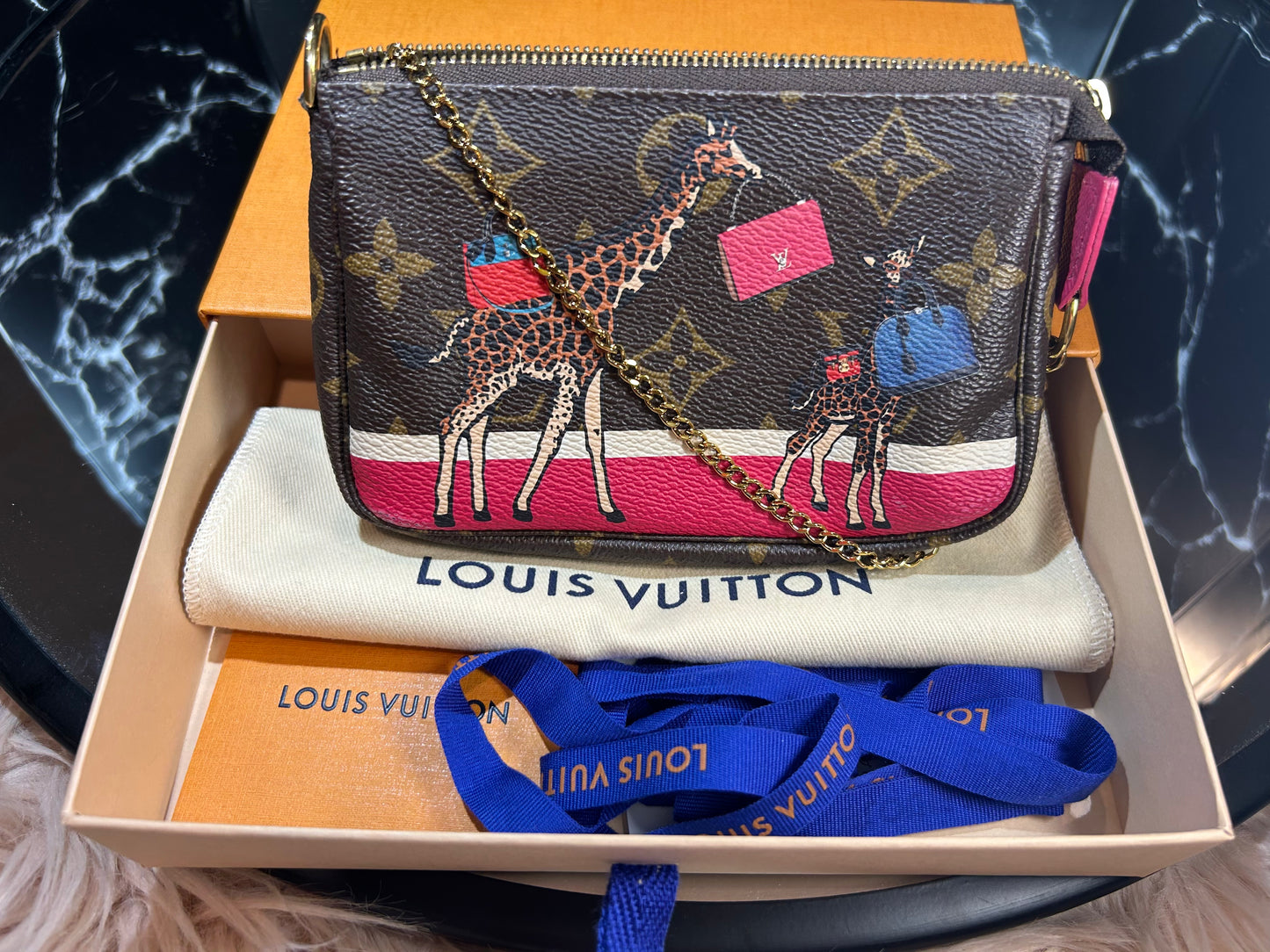 Louis Vuitton Mini Pochette Accessoires – Christmas Edition (Giraffes Print)