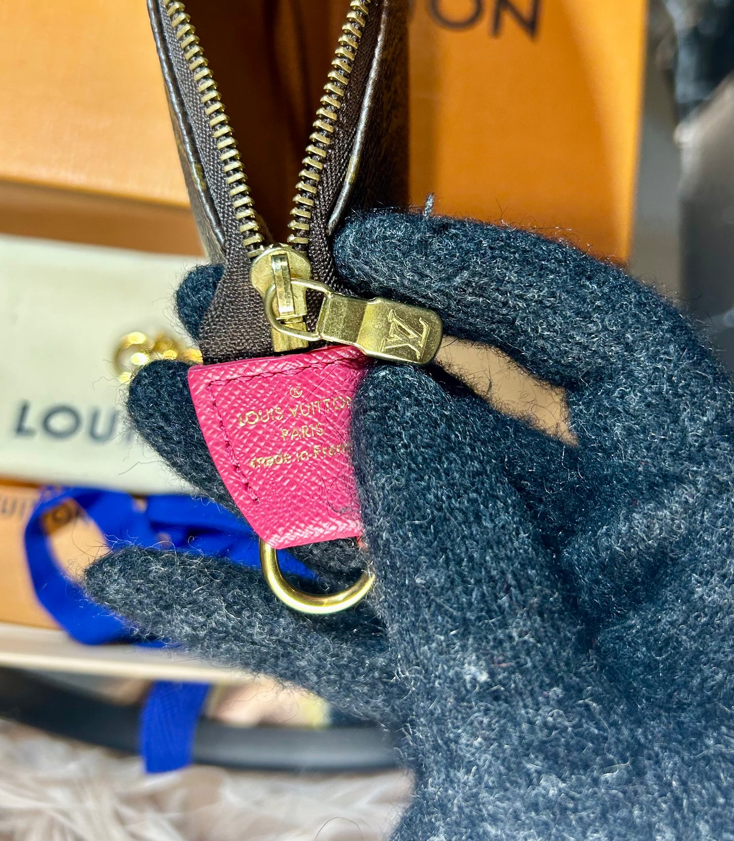 Louis Vuitton Mini Pochette Accessoires – Christmas Edition (Giraffes Print)