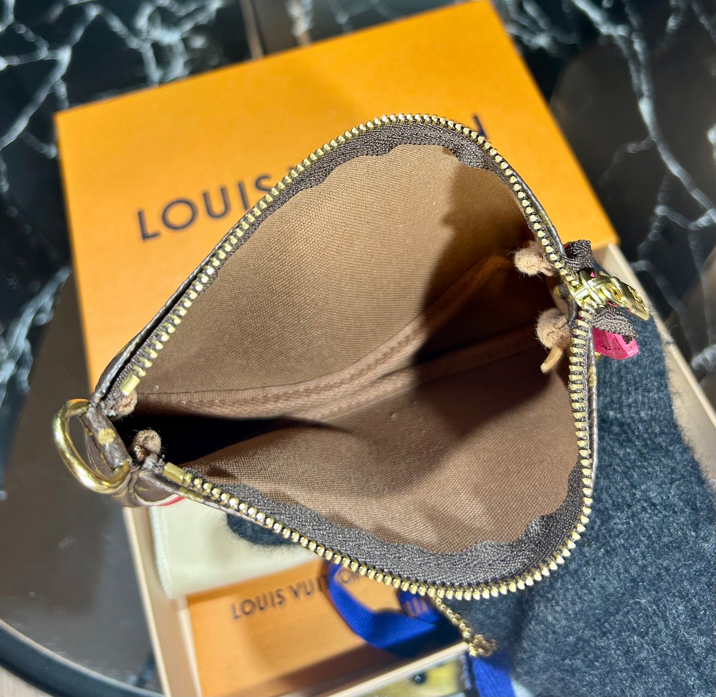 Louis Vuitton Mini Pochette Accessoires – Christmas Edition (Giraffes Print)