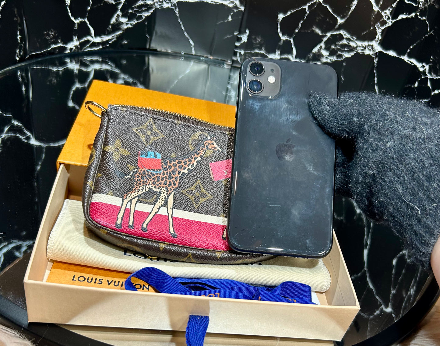 Louis Vuitton Mini Pochette Accessoires – Christmas Edition (Giraffes Print)